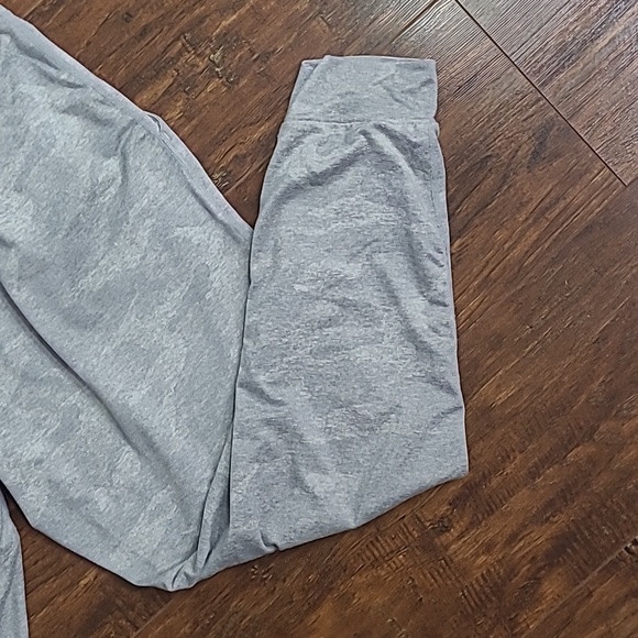 Vuori Halo Heather Gray Hoodie & Jogger Set Size M - Picture 10 of 11
